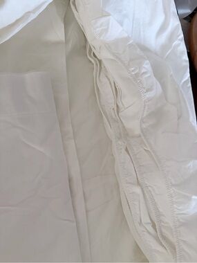 2 White Fitted Sheet + 2 Soft Flat Sheet Home Bedding excellent conditions